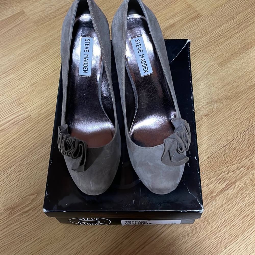 STEVE MADDEN Toppazz Grey Suede Never worn!